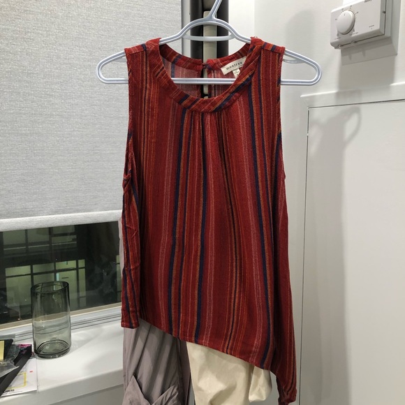 Striped sleeveless blouse with slit - Picture 2 of 6